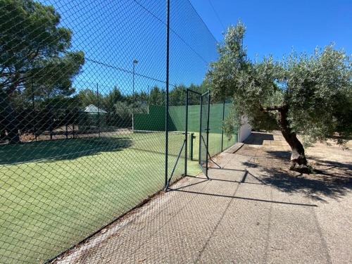 Villa Blanca con piscina a 15 minutos de Toledo