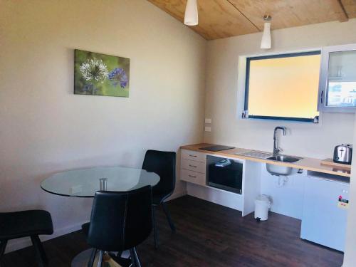 Chalets at Okurukuru, New Plymouth (photo 10)