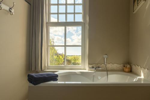Bathroom, Pastorie Stella Marie in Oudeschild