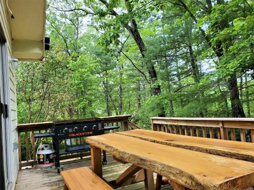 Ridge Retreat at Hearthstone Cabins and Camping - Pet Friendly