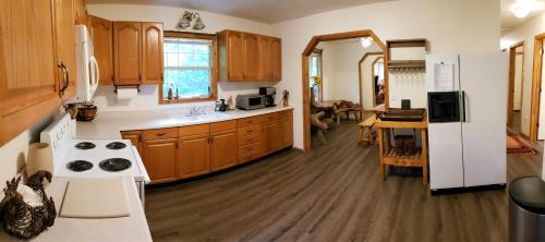 Ridge Retreat at Hearthstone Cabins and Camping - Pet Friendly