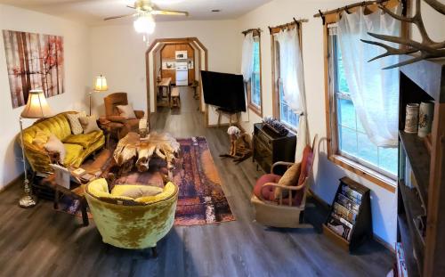 Ridge Retreat at Hearthstone Cabins and Camping - Pet Friendly