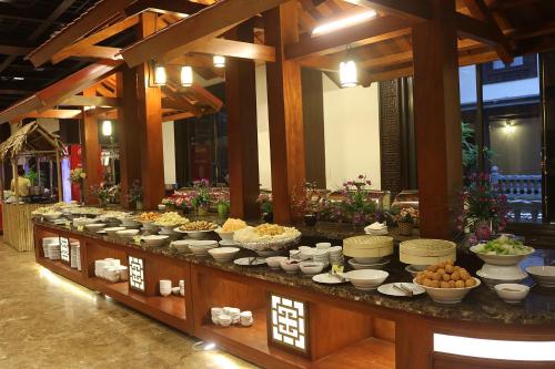Food and beverages, Bai Dinh Hotel in Gia Vien District