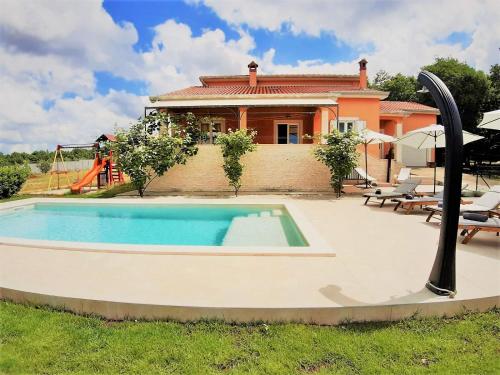  Villa Tana, Ferienwohnung in Tinjan