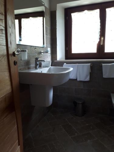 Bathroom, Locanda Mulino del Barone by VM in Opi