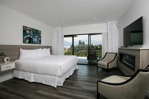 Suite with Lake View