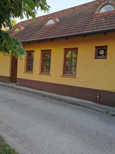 Váralja Vendégház - image 2