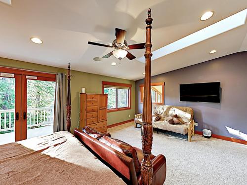 New Listing! Custom Luxury 5BR Chalet Near Slopes home - image 9