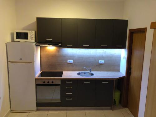  Apartments Gvardiol in Preko