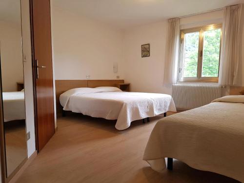 3 twin beds