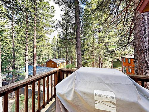 Stylish Home w/ Hot Tub & Pool Table Near Skiing home - image 11