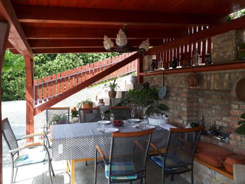 B&B Cserszegtomaj - Fehér Rózsa Apartman - Bed and Breakfast Cserszegtomaj