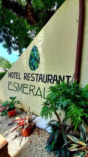 . Hotel Casa Esmeralda