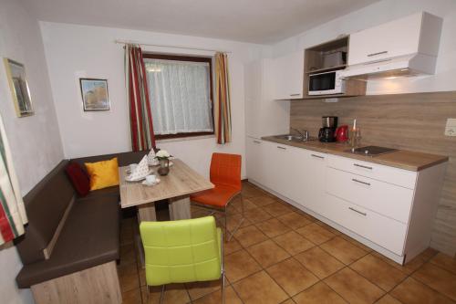 Kitchen, Wessely Appartements am Golfplatz in Lans