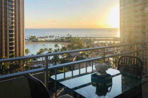 MERMAID'S COVE WITH BREATHTAKING OCEAN VIEWS AT ILIKAI HOTEL - image 2