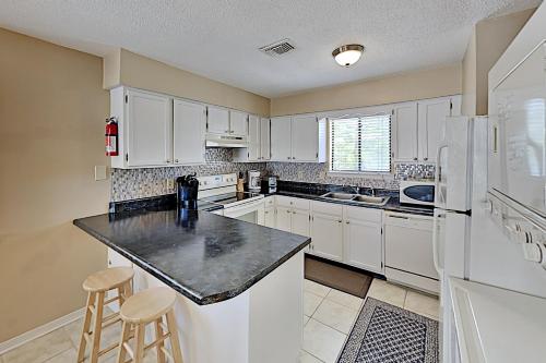 Bay-View Condo at Wolf Bay Villas - image 4