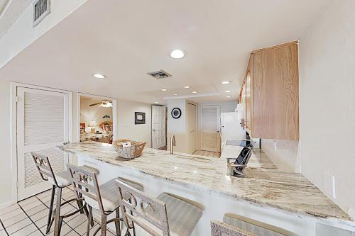 4400 Gulf Blvd Condo Unit 105 - image 5