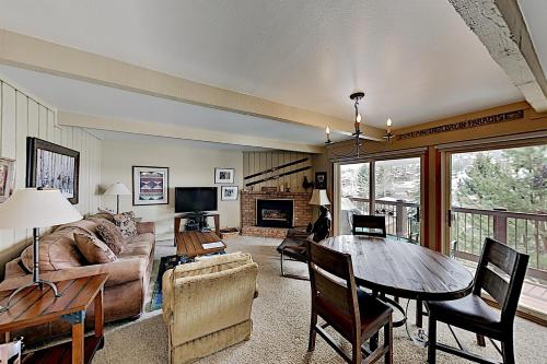 Snowmass Village Ski Lodge - image 4
