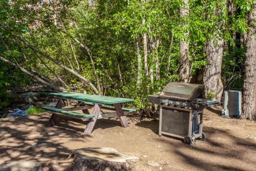 New Listing! Creekside Townhome Near Northstar Townhouse - image 4