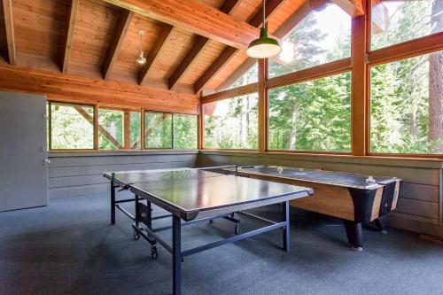 New Listing! Creekside Townhome Near Northstar Townhouse - image 6