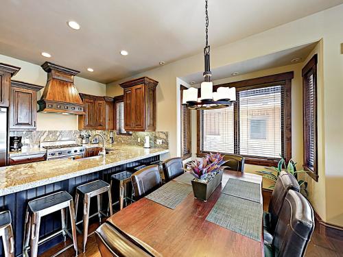 New Listing! Park City Mountain Condo with Hot Tub townhouse - image 4
