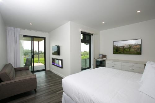 Suite with Mountain View