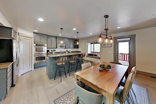 Park City Mountain Basecamp with Pool & Hot Tub townhouse - main image