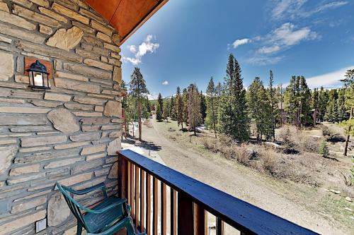 Breckenridge Condo with Pool Hot Tub & Slope Views condo - image 9