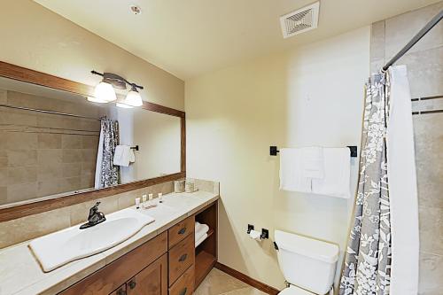 New Listing! Central Winter Park Condo with Hot Tub condo - image 9