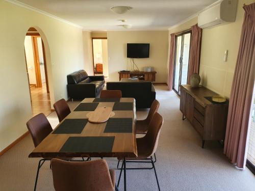 Annies Holiday Units - Apartment - Beechworth