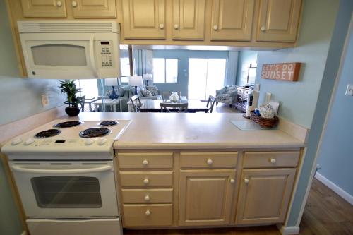 Holiday Surf & Racquet Club 303 - image 4