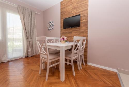 Ioannis Apartments - image 12