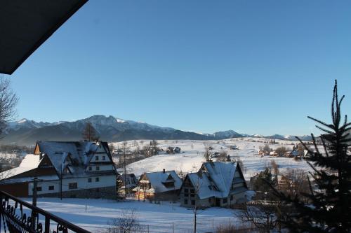 Willa Grzesiczek z widokiem na Tatry – Zakopane, IA