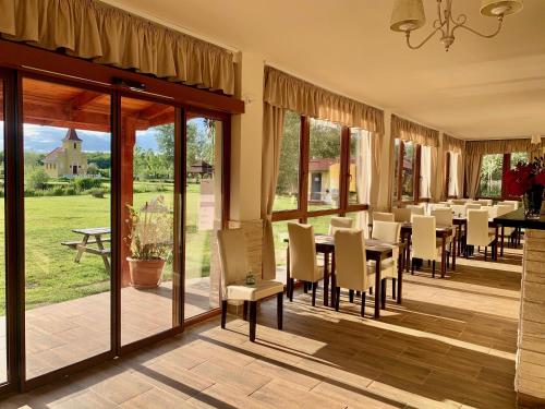 ห้องอาหาร, Ligetalja Spa and Thermal Hotel in นีราดอนี
