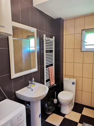 Airport Apartments - image 9