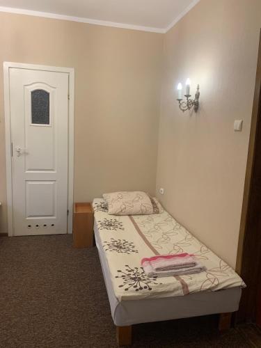 1 double bed, 1 twin bed