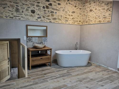 設施, LA GRANDE THIBAUDIERE in 馬德連聖里歐納