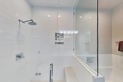 2-Unit Bear Hollow Village Retreat with Hot Tub townhouse - image 11