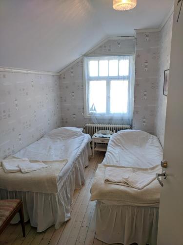 Amalia - image 5