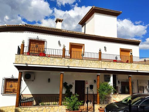 Casa amplia con terraza en La Viñuela