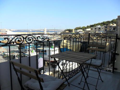 Mgarr Waterfront Cosy Apartment 3 by Ghajnsielem Gozo