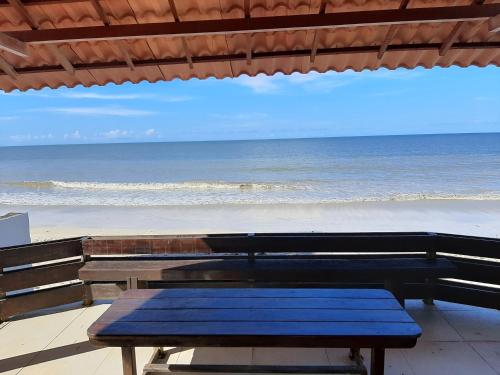 Casa à beira-mar, piscina