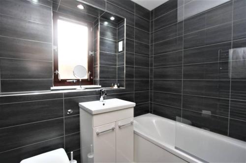 Bijou Merchant City Apartment with Parking (Albion 1)