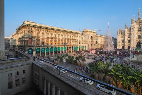 Duomo Cathedral View - Luxury Apartment - Tap to explore photos