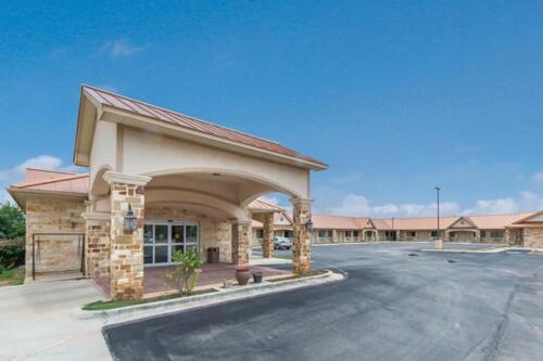 Eagle Ford Inn in Floresville, USA