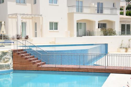 Tala Luxury apartments with pool by Raise