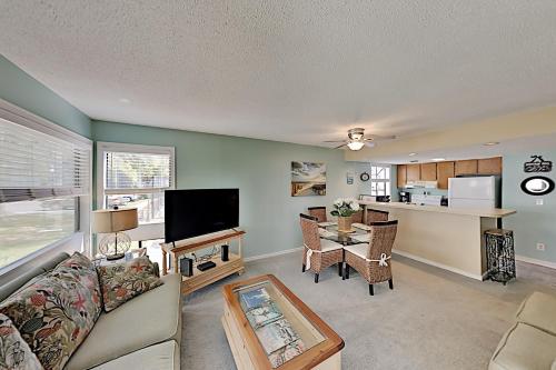 Walk to Beach! Sunlit Getaway with Pools & Tennis condo - image 3