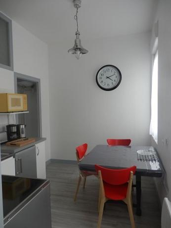 Appartement T2 ou T1 côté cour/jardin avec garage photo 3