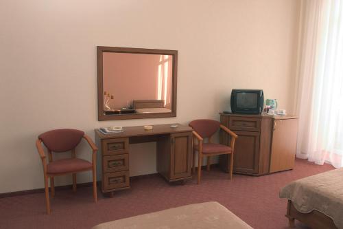 Astoria Hotel - image 3