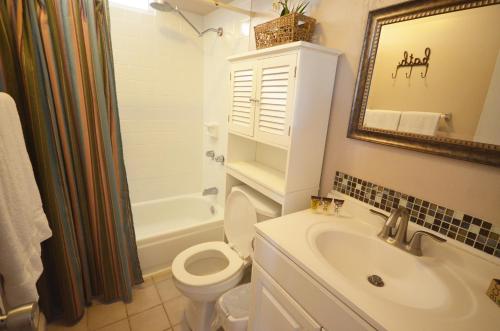 Kuhio Village 609A Desirable Private Studio perfect for a Oahu Getaway - image 3